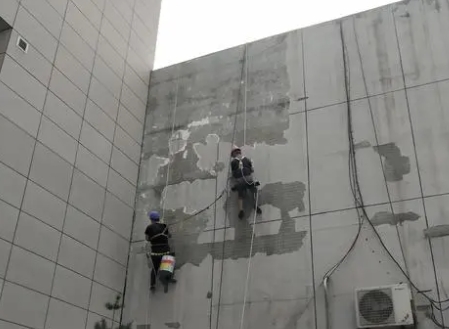 温宿楼顶漏水维修公司分享下温宿外墙防水的注意事项